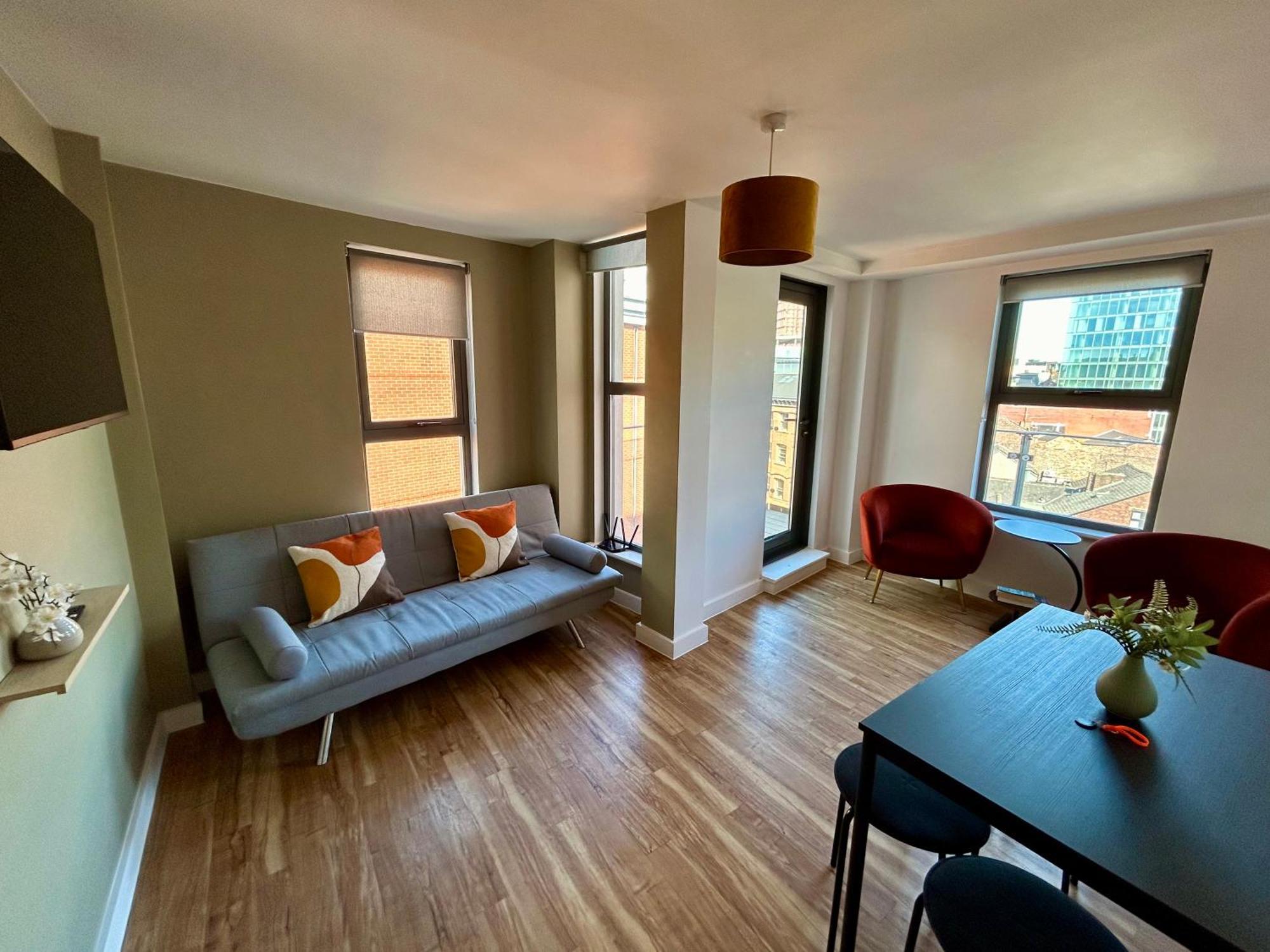 Centre 2 Bed With A Balcony Manchester