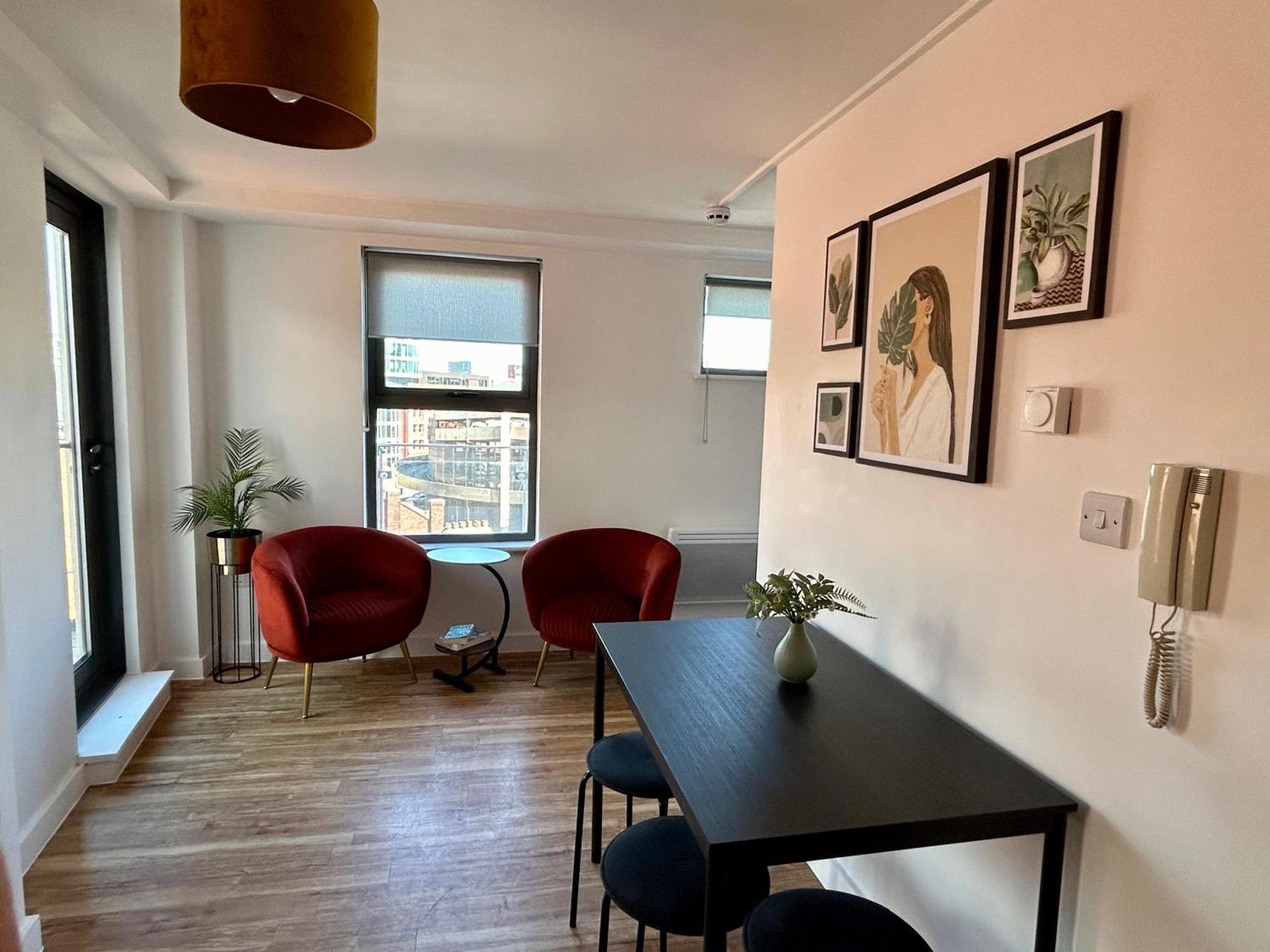 Centre 2 Bed With A Balcony * Manchester