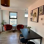 City Centre 2 Bed Apartment With A Balcony